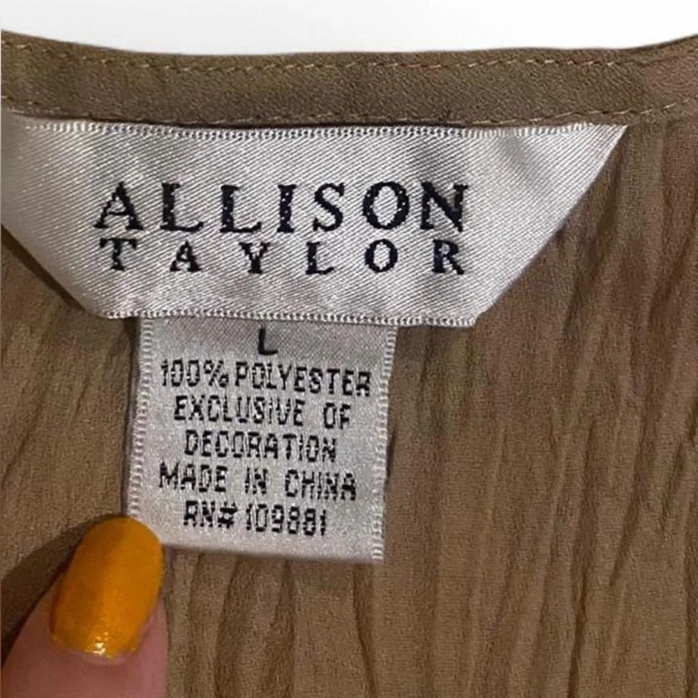 Tan vintage boho style button up blouse with crochet and embroidery details - Picture 3 of 4